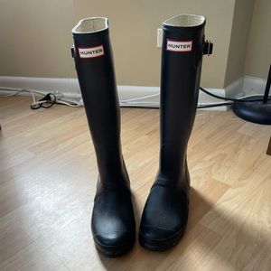 Tall Hunter rain boots - great condition!